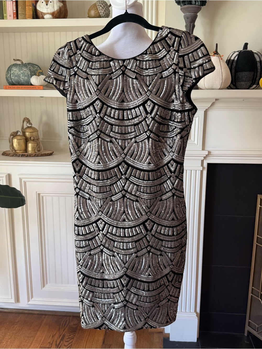 Dress The Population Art Deco mini dress
Sz. L